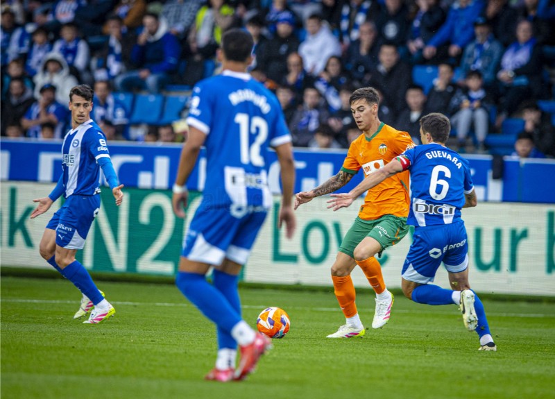 Trước trận đấu Alaves vs Valencia