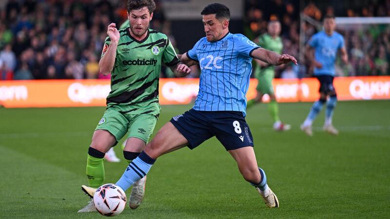 Eastleigh vs Southend United - Thu hẹp khoảng cách