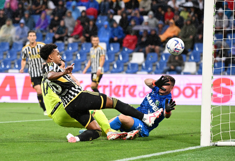 Sassuolo vs Juventus - Khó cản Bà Đầm Già