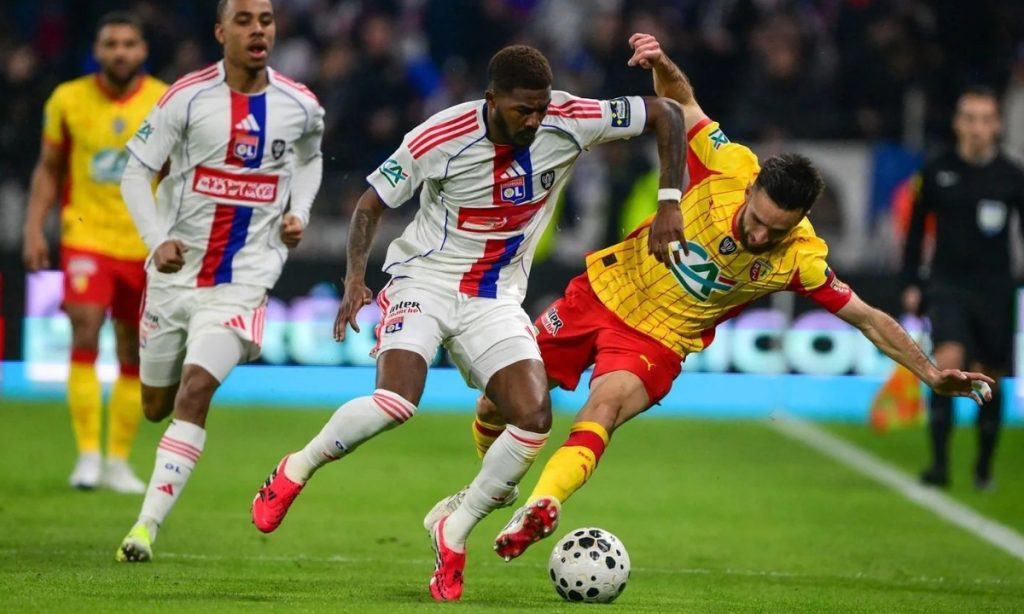Phân tích phong độ Lens vs Lyon